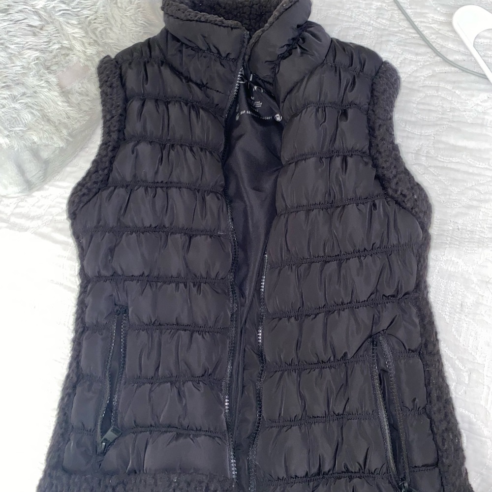 Authentic Black Calvin Klein Performance Puffer V… - image 6